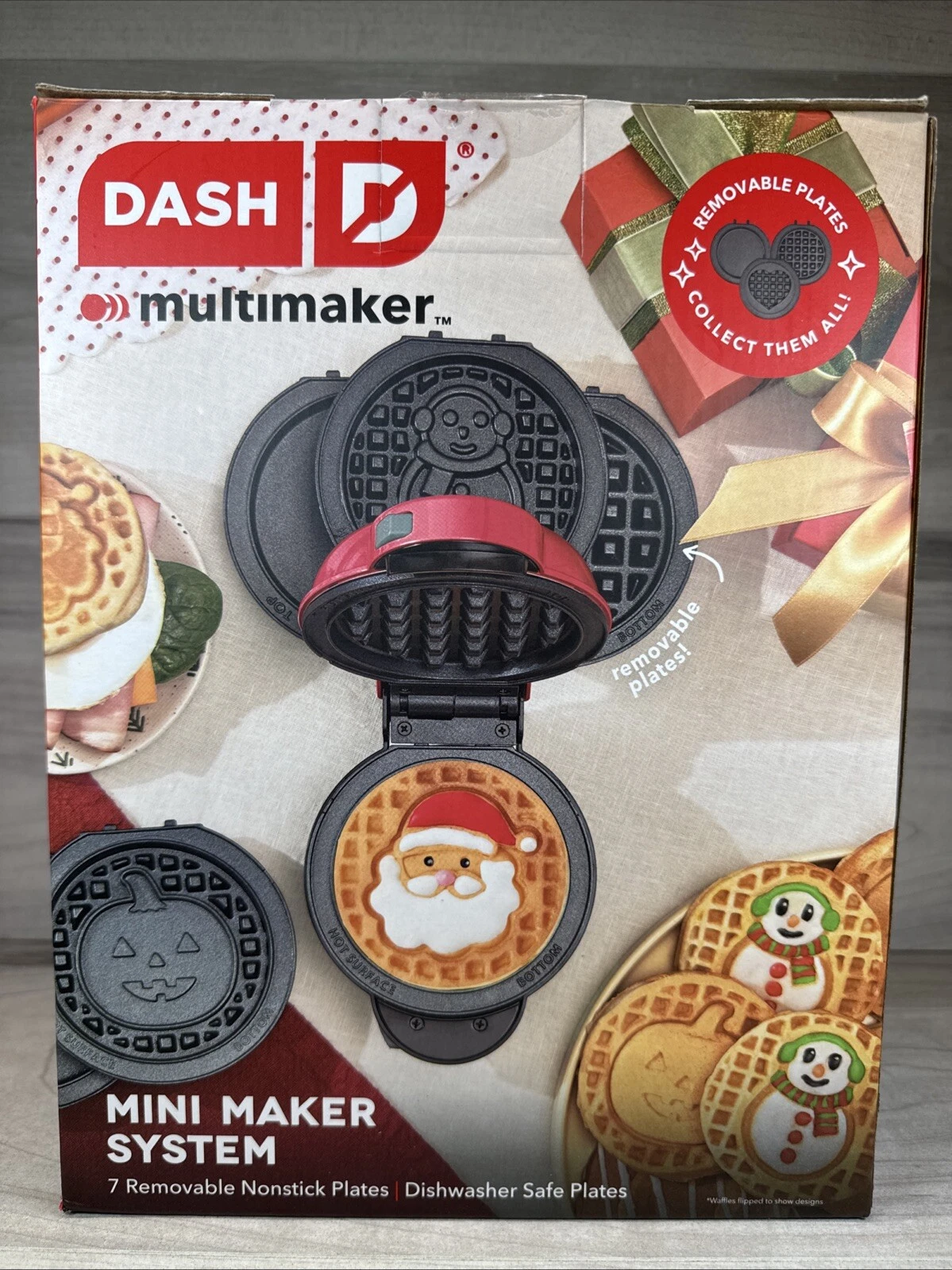 Dash multimaker mini waffle system with 7 removable plates and storage case
