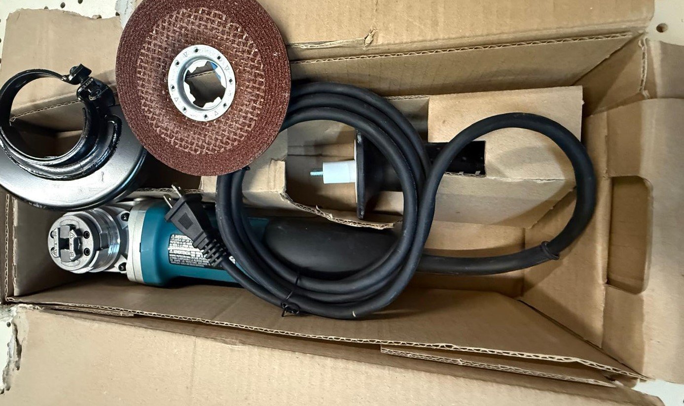 Makita 7.5 Amp Corded 4-1/2 in. X-LOCK Angle Grinder with AC/DC Switch