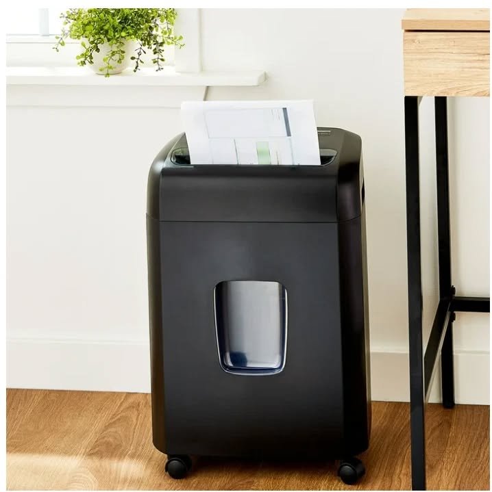 Pen + Gear 16-Sheet Crosscut Paper Credit Card Shredder