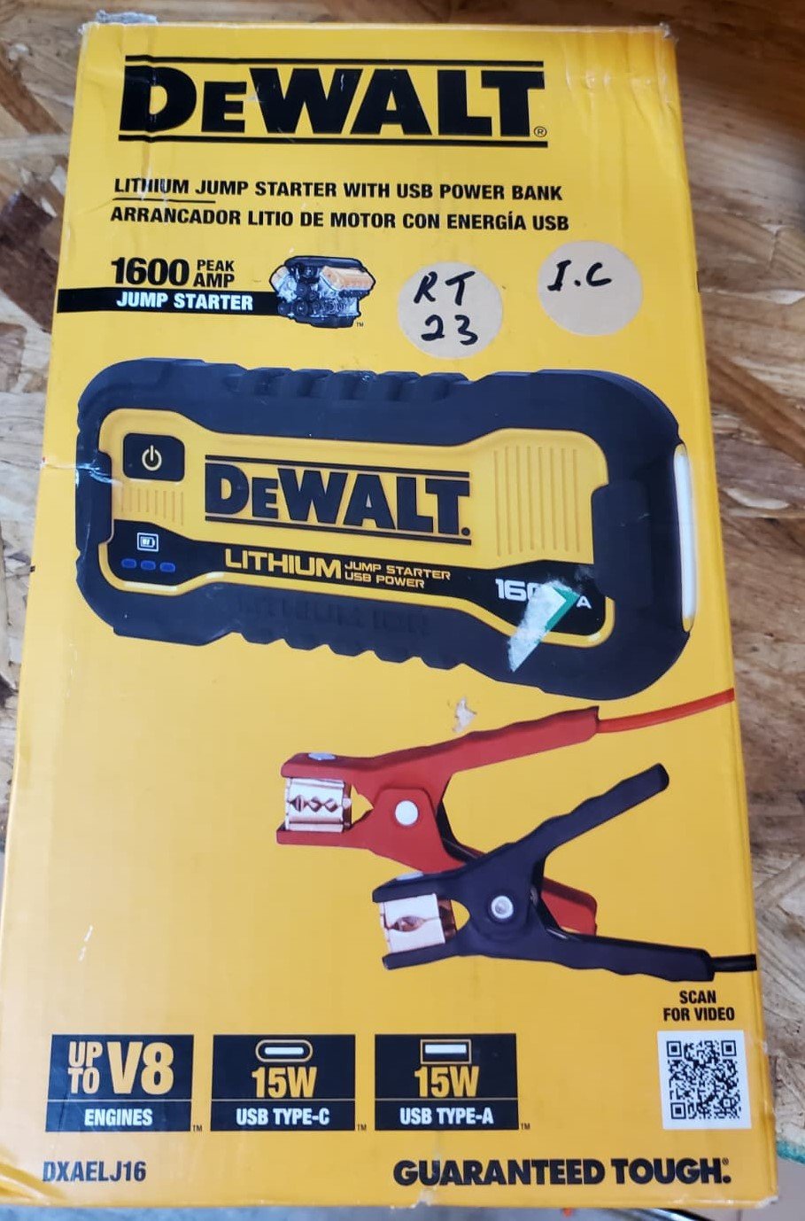 DEWALT 1600 Peak Amp Lithium Jump Starter with USB Power Bank (DXAELJ16)