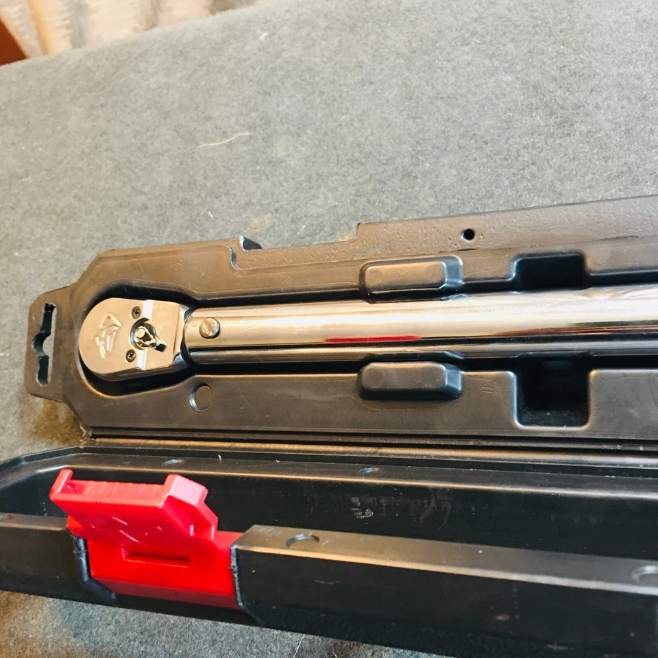 Husky 1/2 in Drive Click Torque Wrench