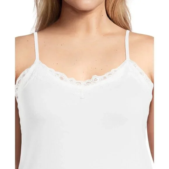 No Boundaries Cami with Lace Trim, Women's and Women's Plus XXXL (21)