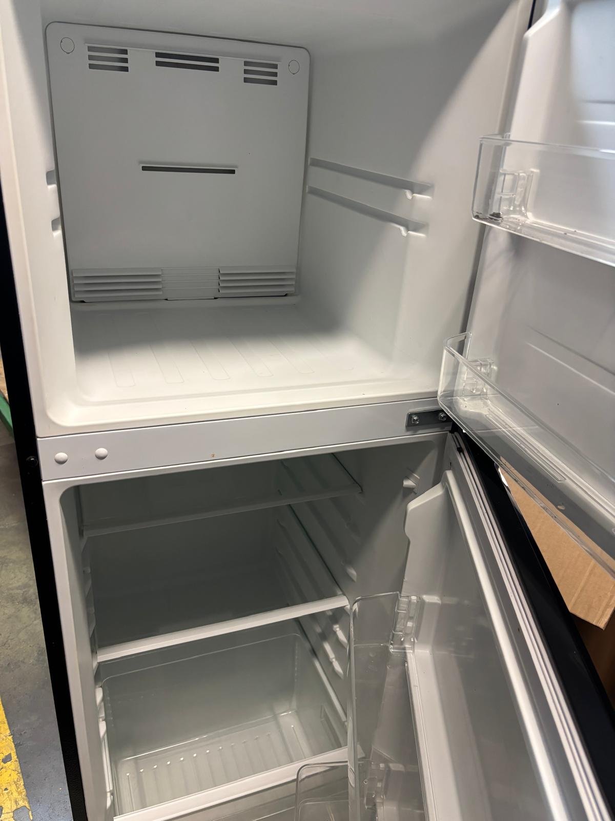 Vissani 10.1 cu. ft. Top Freezer Refrigerator in Black
