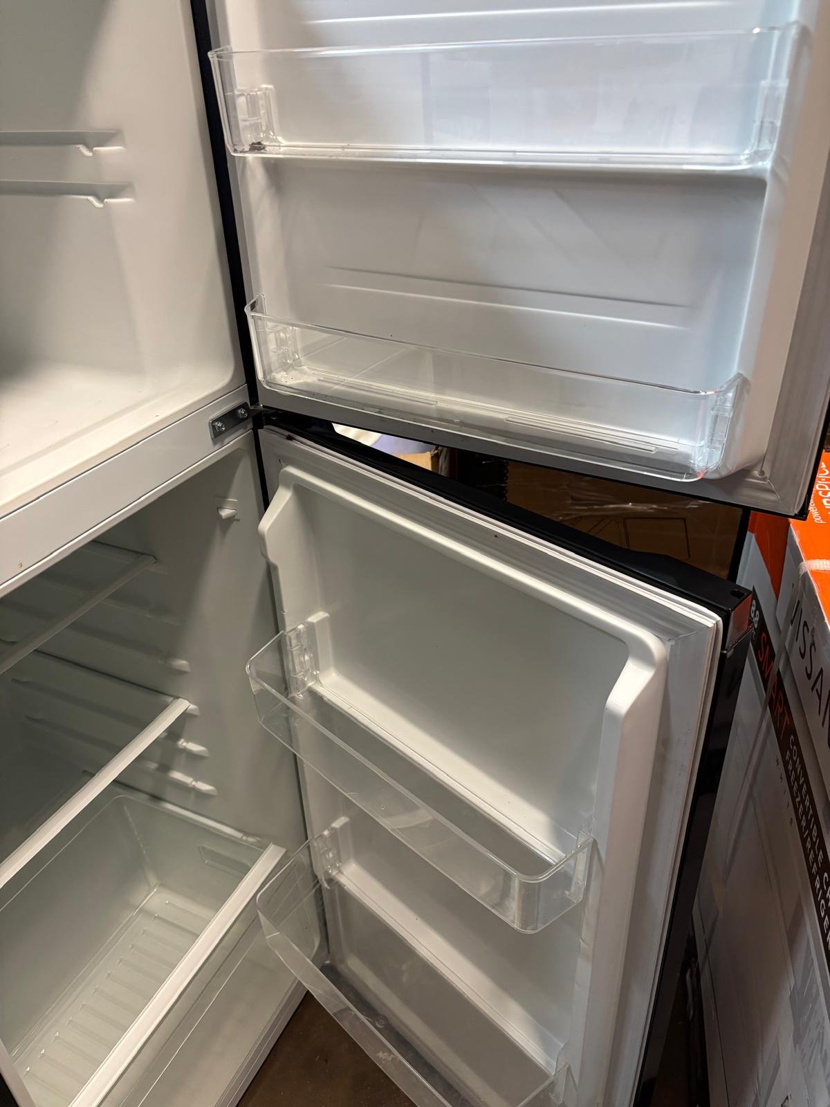 Vissani 10.1 cu. ft. Top Freezer Refrigerator in Black