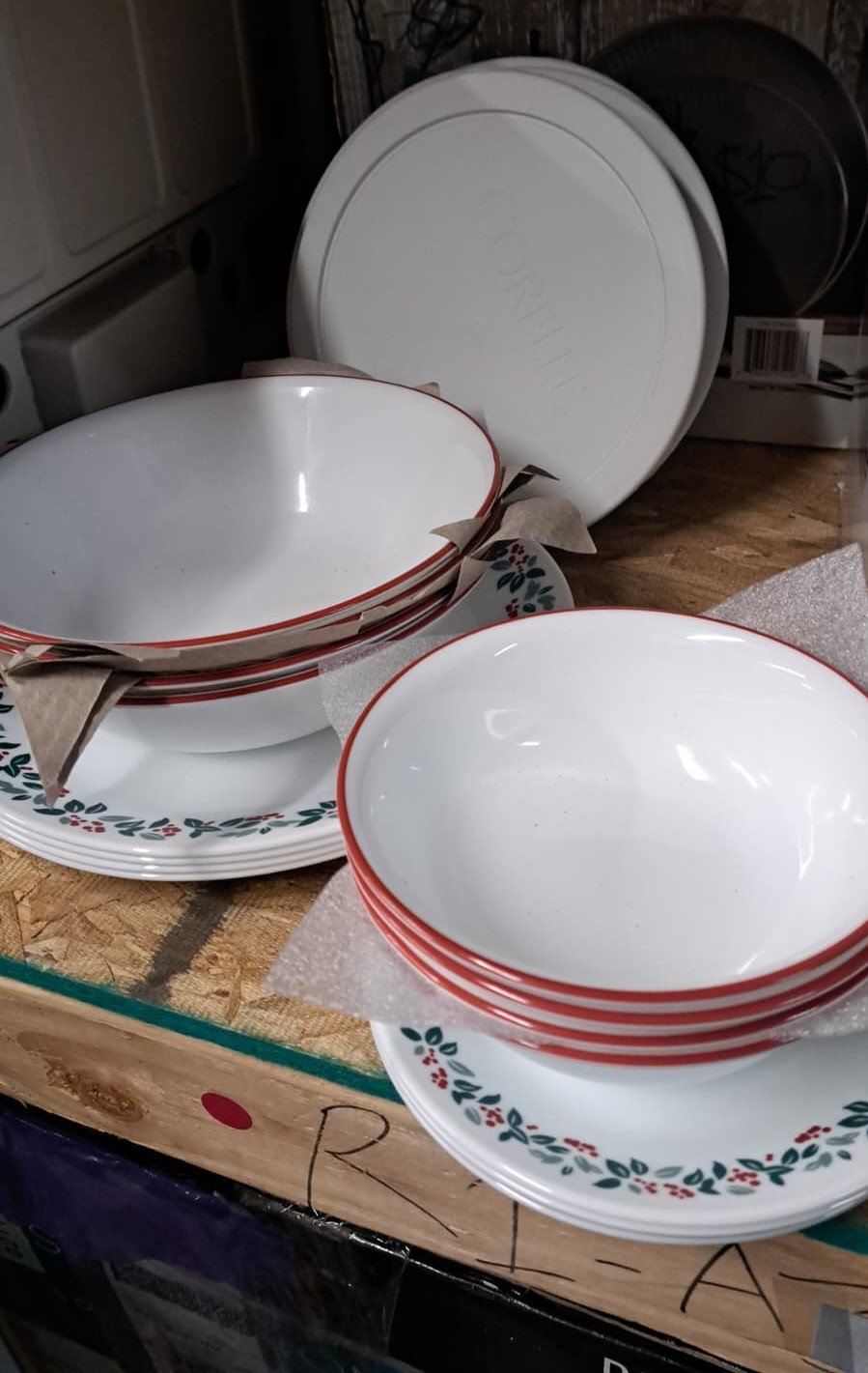 Corelle Winter Berries 20-piece Dinnerware Set