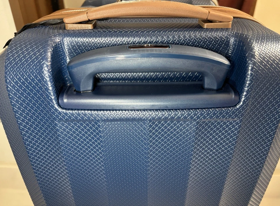 Delsey Paris Carrousel hardside expandable luggage