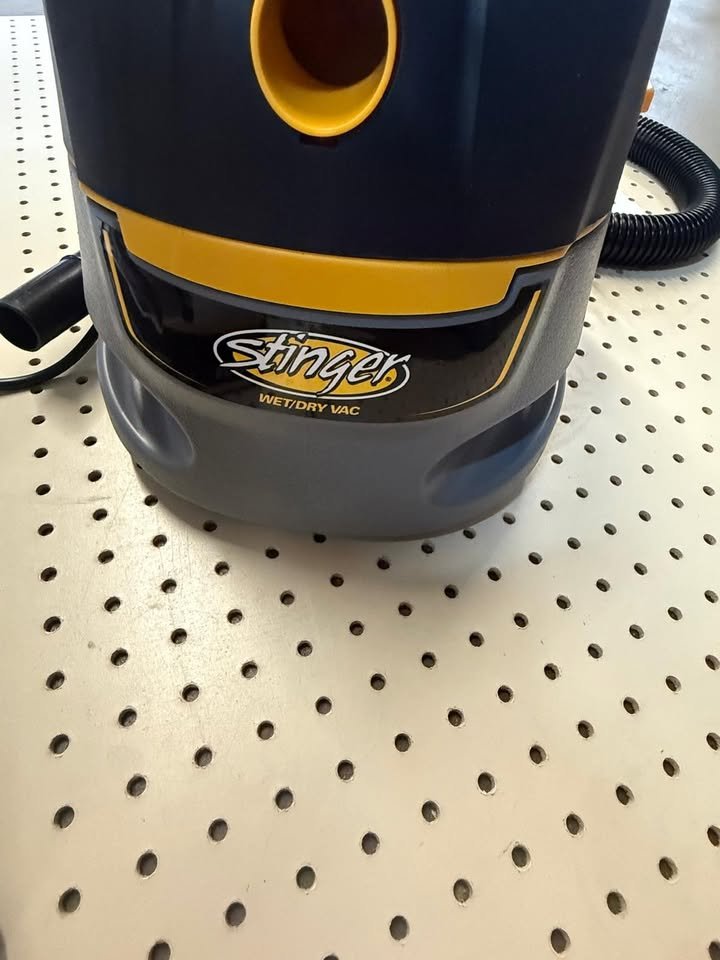 Stinger 2.5 Gal. 1.75 Peak HP Small Shop Vacuum Wet Dry Vac