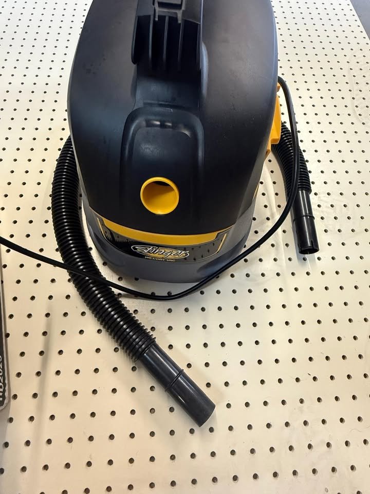 Stinger 2.5 Gal. 1.75 Peak HP Small Shop Vacuum Wet Dry Vac