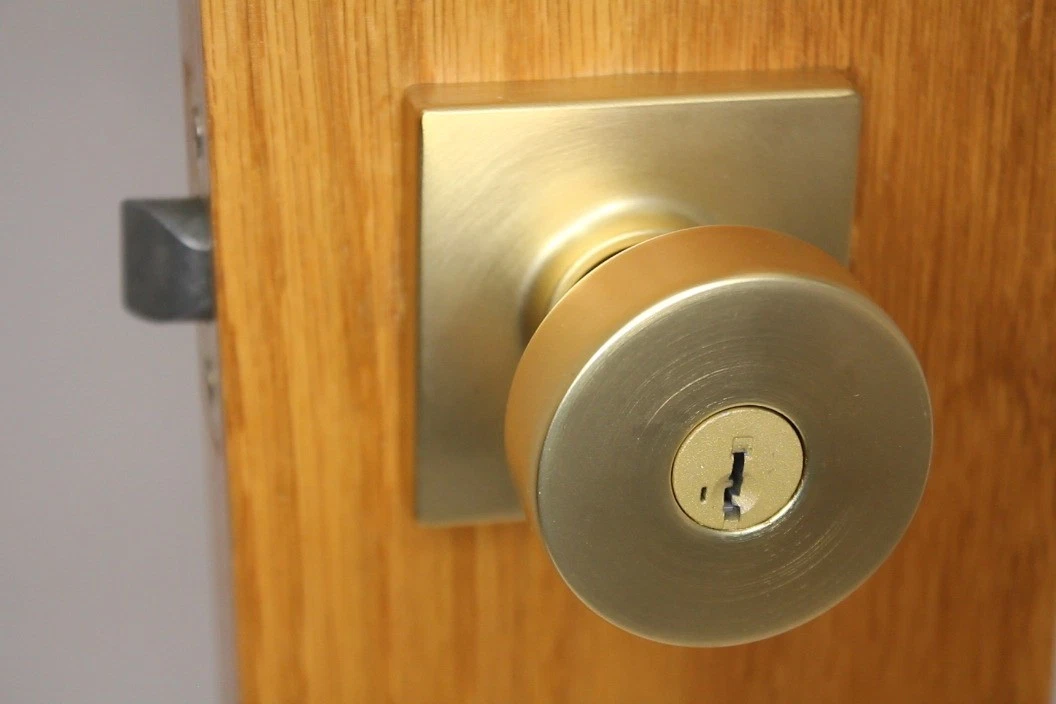 Kwikset Pismo Satin Brass Bed/Bath Square Door Knob