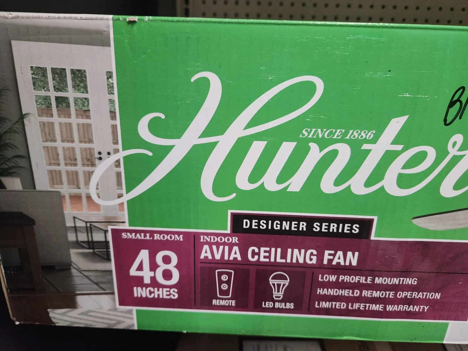 Hunter Avia Low PrHunter Avia Low Profile LED 48" Ceiling Fan