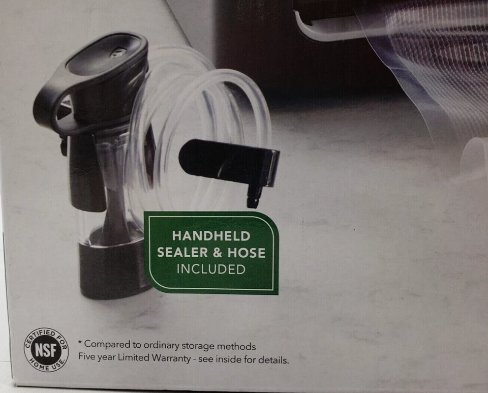 FoodSaver Vacuum Sealing System with Handheld Sealer FM2900