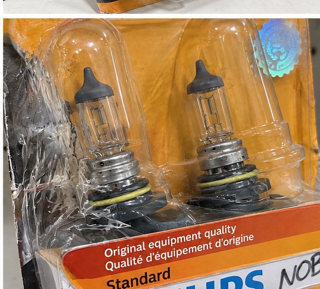 Philips Standard 9006B2 (9006/HB4) Halogen Headlight Bulbs, 12.8V 55W, 2-Pack